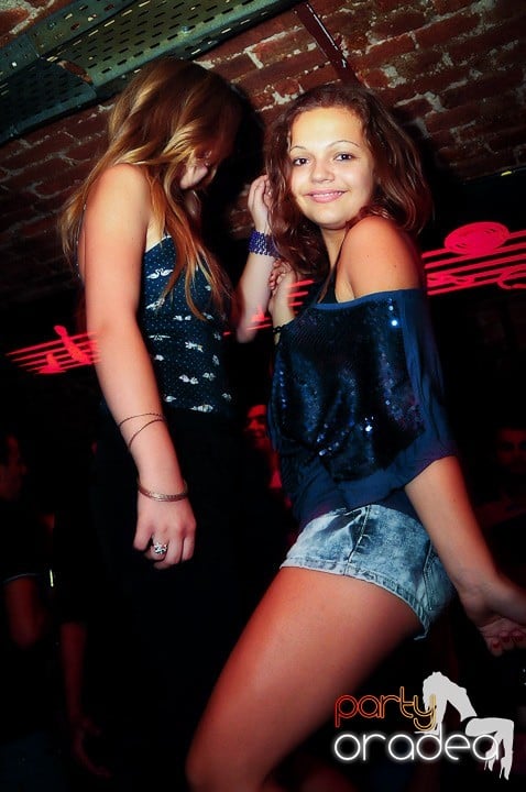 Joi petrece toată lumea în Esacpe!, 