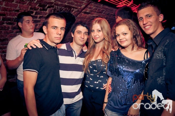 Joi petrece toată lumea în Esacpe!, 