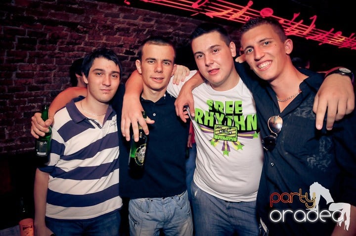 Joi petrece toată lumea în Esacpe!, 