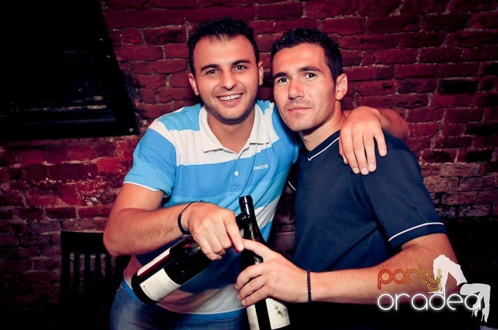 Joi petrece toată lumea în Esacpe!, 