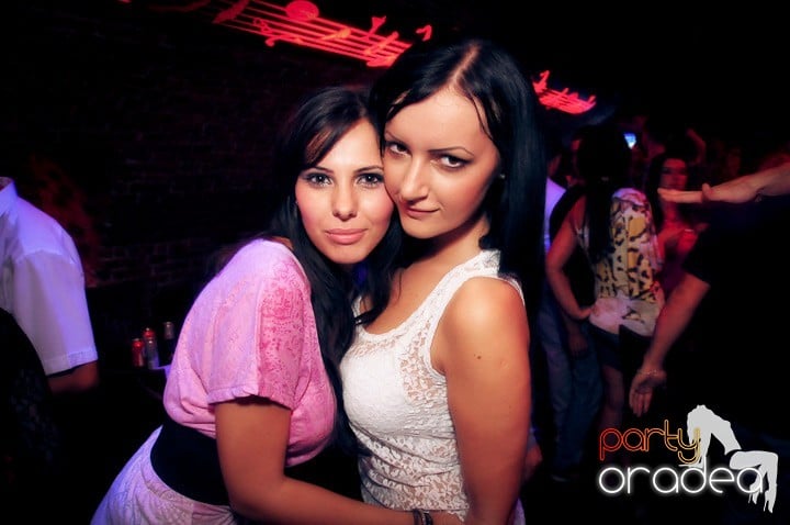 Joi petrece toată lumea în Esacpe!, 