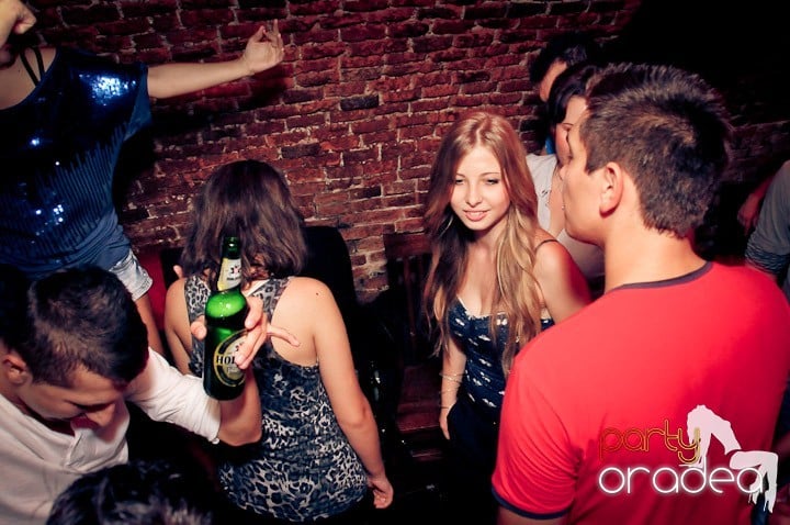 Joi petrece toată lumea în Esacpe!, 