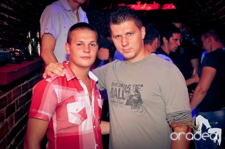 Joi petrece toată lumea în Esacpe!, 