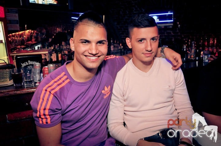 Joi petrece toată lumea în Esacpe!, 