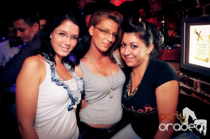 Joi petrece toată lumea în Esacpe!, 