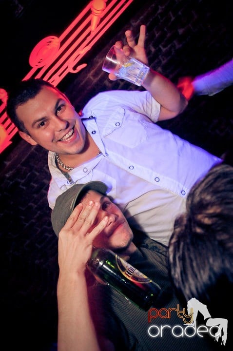 Joi petrece toată lumea în Esacpe!, 