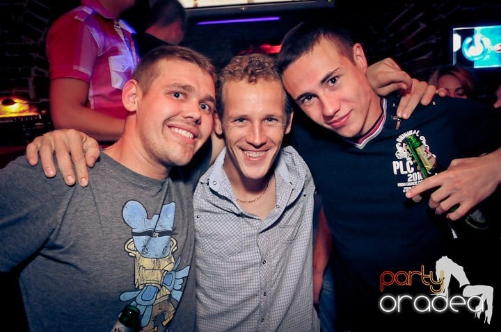 Joi petrece toată lumea în Esacpe!, 