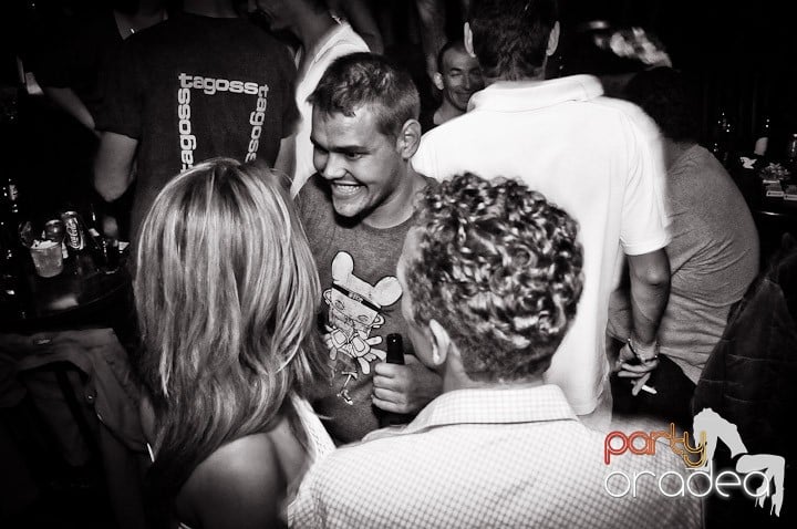 Joi petrece toată lumea în Esacpe!, 