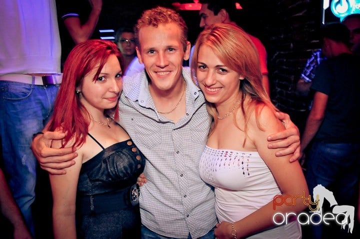 Joi petrece toată lumea în Esacpe!, 