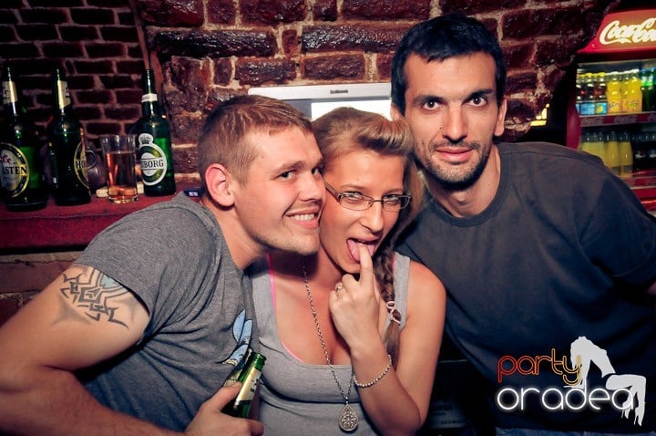 Joi petrece toată lumea în Esacpe!, 