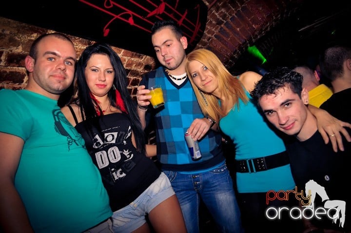 Joi seara e distracţie în Escape, 