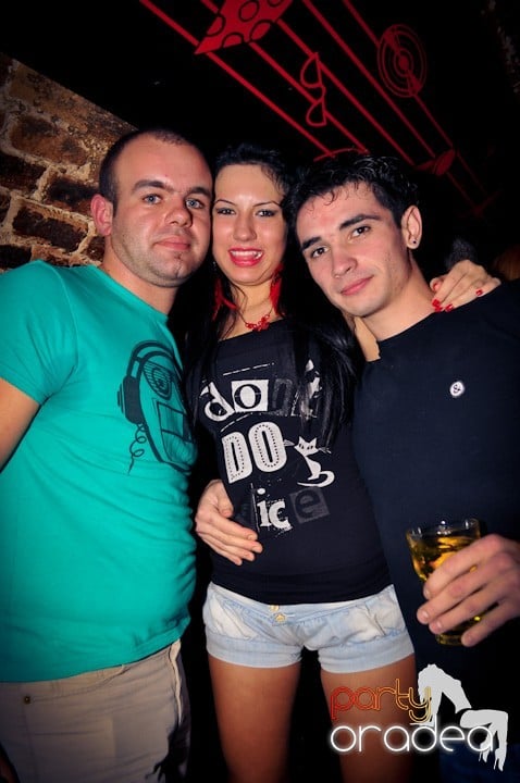 Joi seara e distracţie în Escape, 