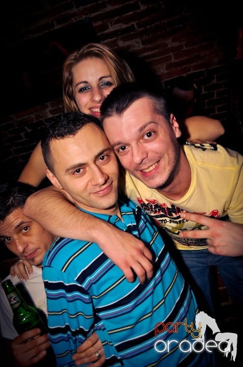 Joi seara e distracţie în Escape, 