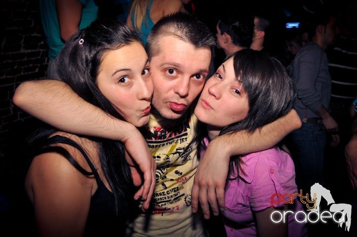 Joi seara e distracţie în Escape, 