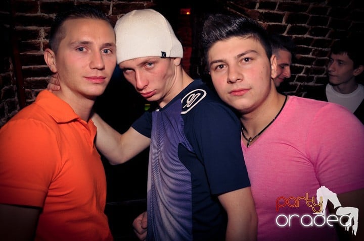 Joi seara e distracţie în Escape, 