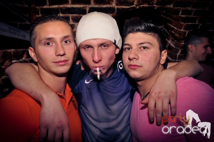 Joi seara e distracţie în Escape, 