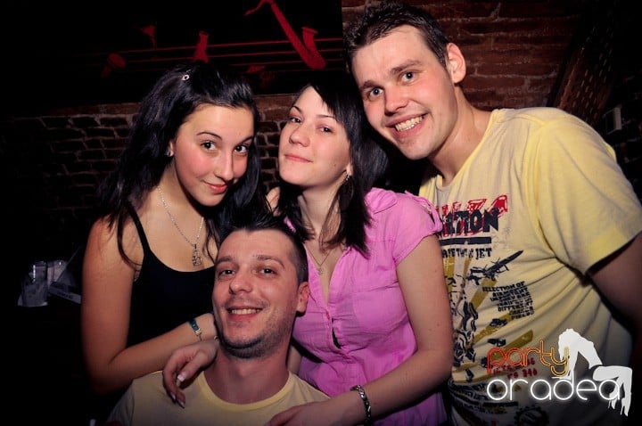 Joi seara e distracţie în Escape, 