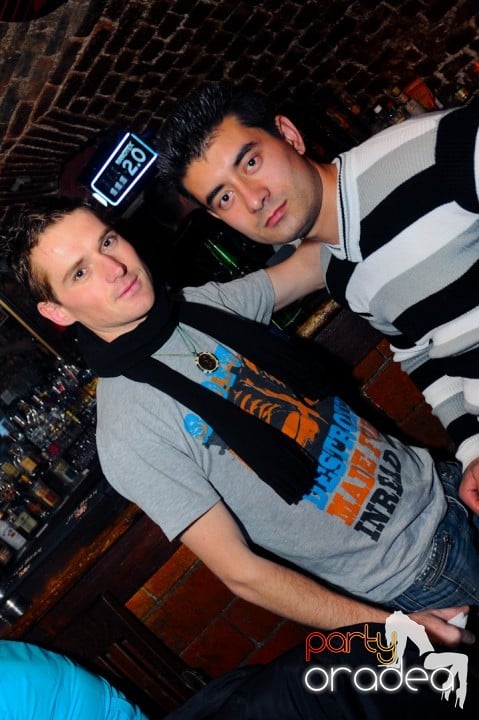 Joi seara e distracţie în Escape, 