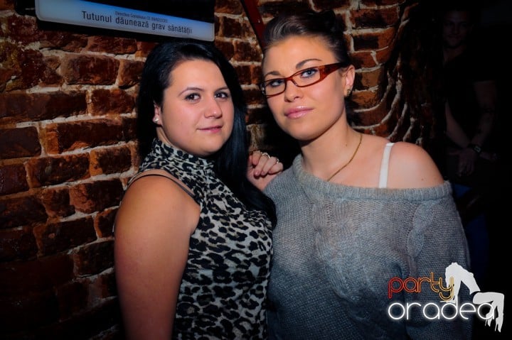 Joi seara e distracţie în Escape, 