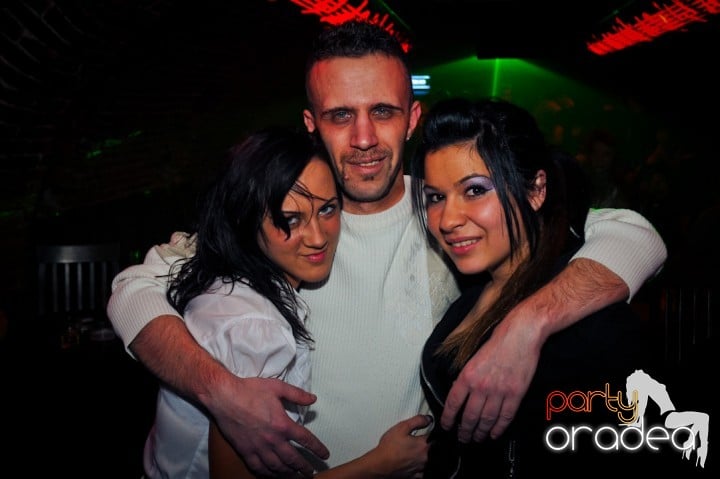 Joi seara e distracţie în Escape, 