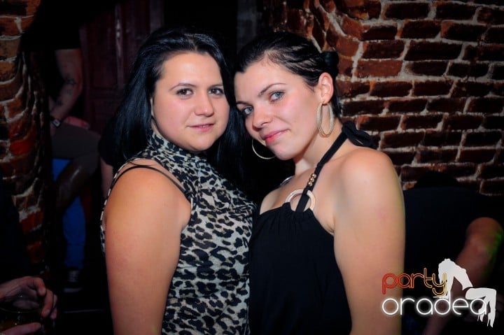 Joi seara e distracţie în Escape, 