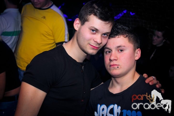 Joi seara e distracţie în Escape, 