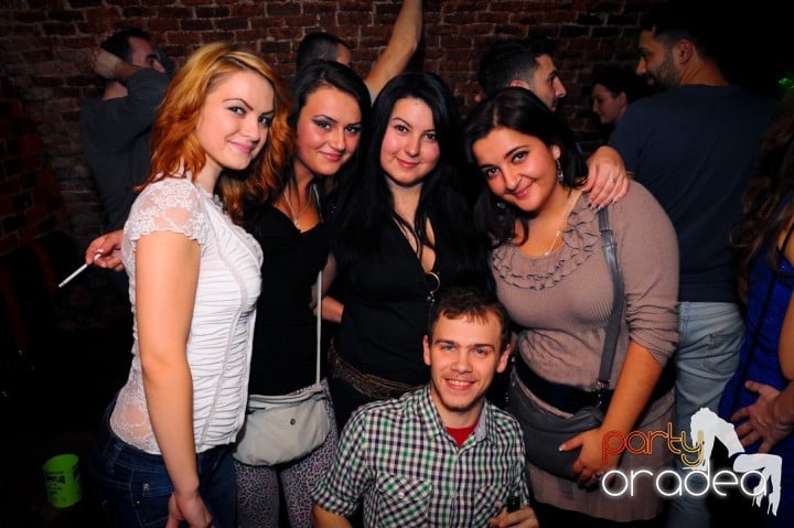 Joi seara e distracţie în Escape, 