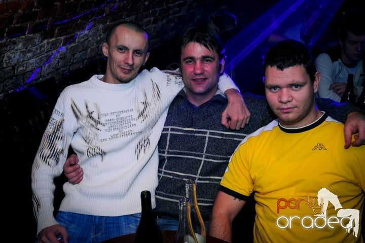 Joi seara e distracţie în Escape, 