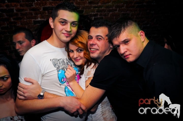 Joi seara e distracţie în Escape, 