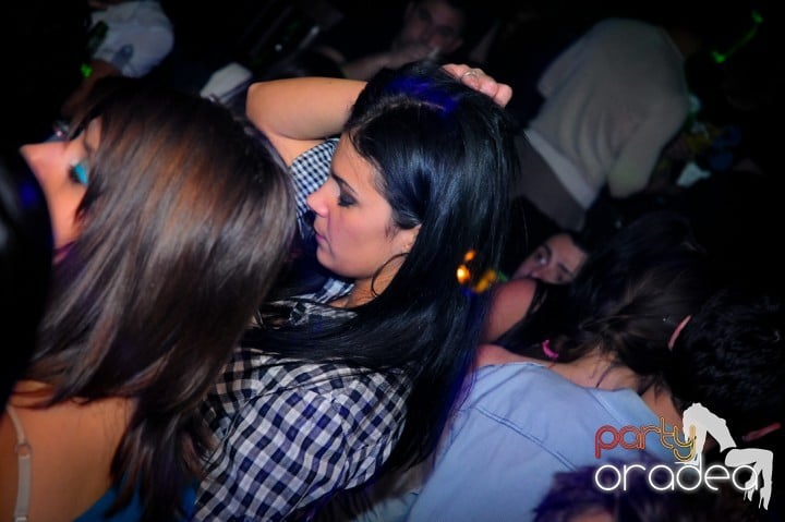 Joi seara e distracţie în Escape, 