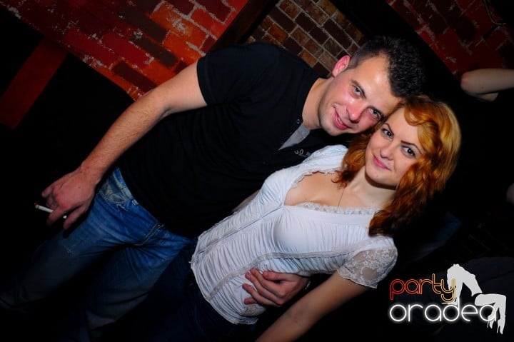 Joi seara e distracţie în Escape, 