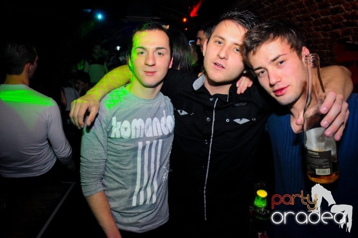 Joi seara e distracţie în Escape, 