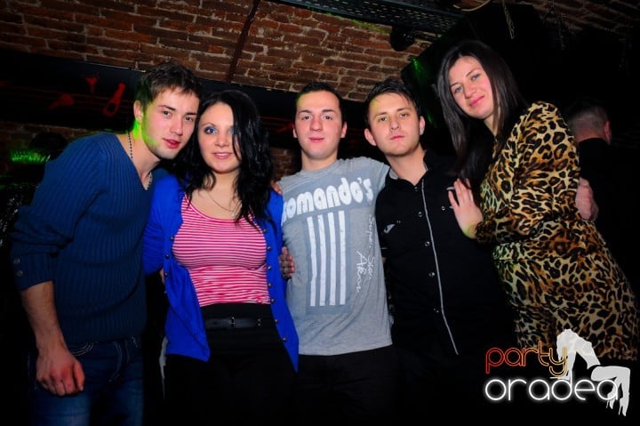 Joi seara e distracţie în Escape, 