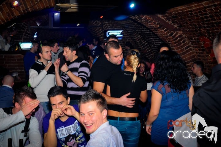 Joi seara e distracţie în Escape, 