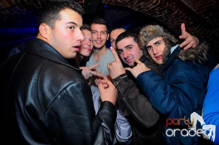 Joi seara e distracţie în Escape, 