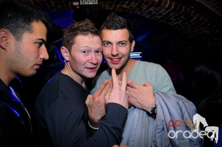 Joi seara e distracţie în Escape, 