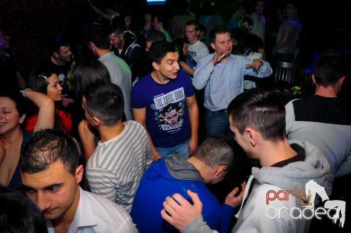 Joi seara e distracţie în Escape, 