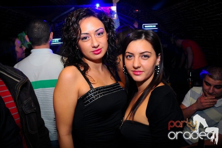 Joi seara e distracţie în Escape, 