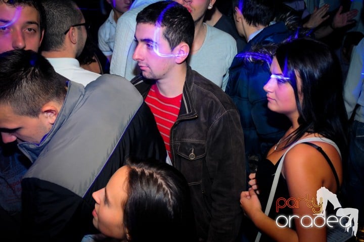 Joi seara e distracţie în Escape, 