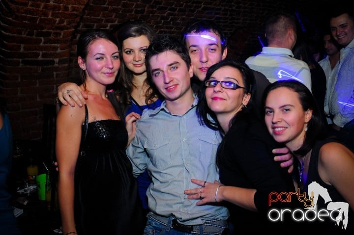 Joi seara e distracţie în Escape, 