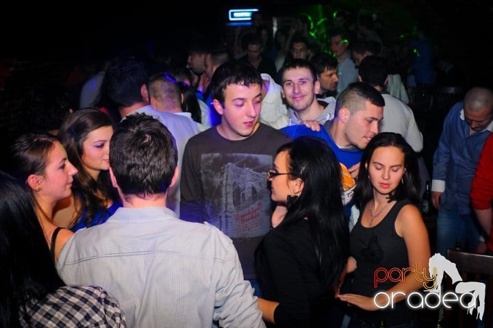 Joi seara e distracţie în Escape, 