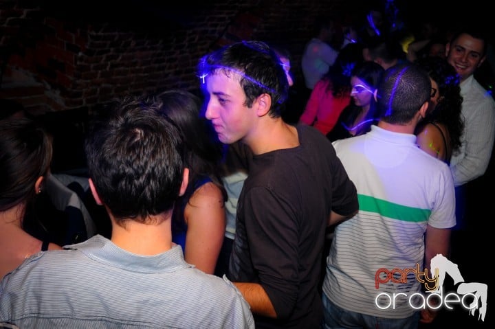 Joi seara e distracţie în Escape, 