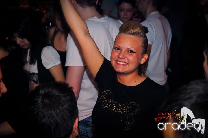 Joi seara e distracţie în Escape, 