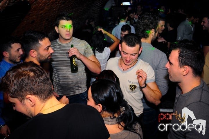 Joi seara e distracţie în Escape, 