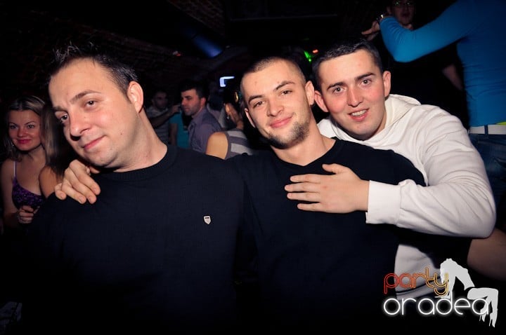 Joi seara e distracţie în Escape, 