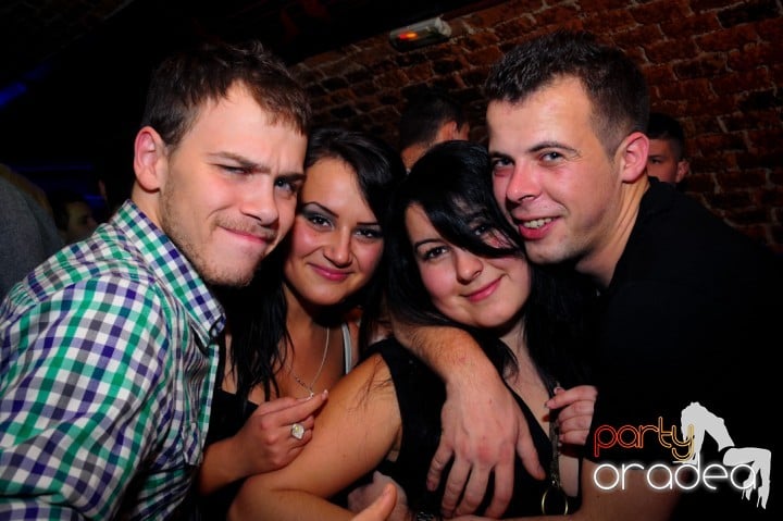 Joi seara e distracţie în Escape, 