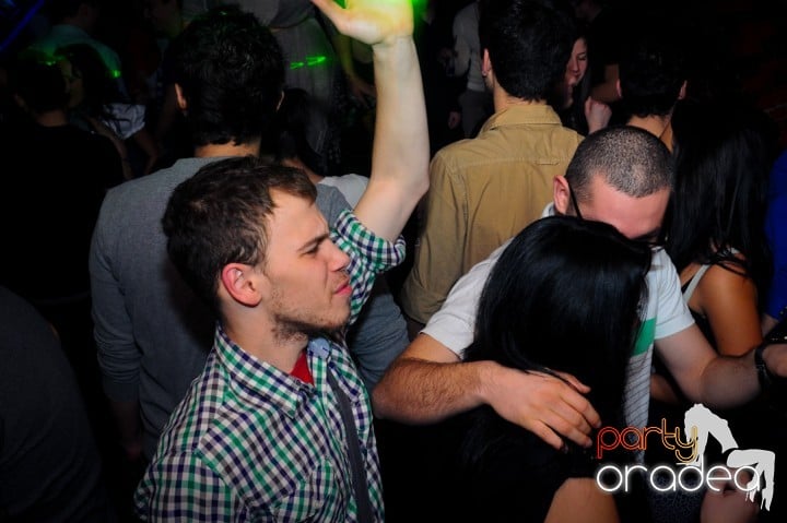 Joi seara e distracţie în Escape, 