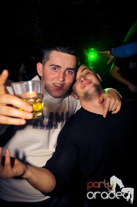 Joi seara e distracţie în Escape, 