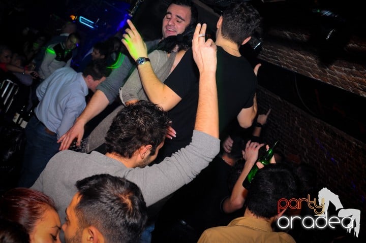 Joi seara e distracţie în Escape, 