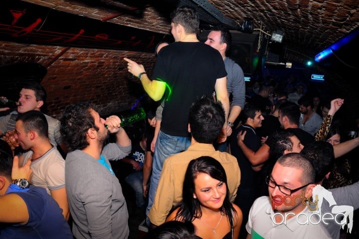 Joi seara e distracţie în Escape, 